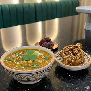 Harira & Chbakya & Dattes