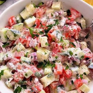 سلطه روب طماطم و خيار و بصل