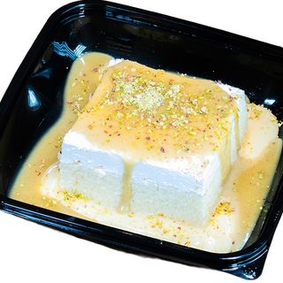 Milk Cake Pistache
