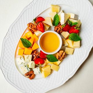 Platou cu cașcavaluri