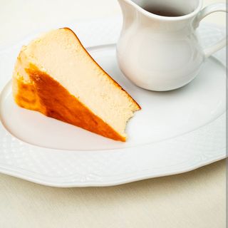 Cheesecake basc cu caramelă