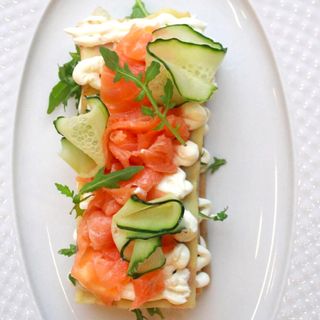 Clătite cu somon și cremă de cașcaval