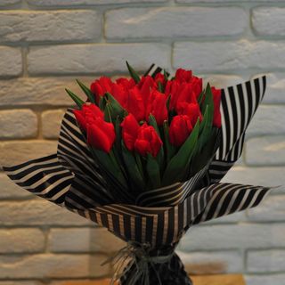 Buchet de 21 Lalele Roșii