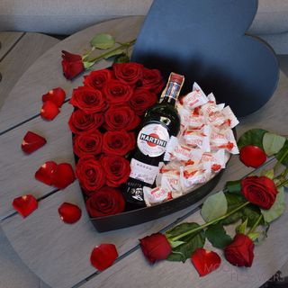 Inima cu trandafiri, Raffaello și Martini (L)