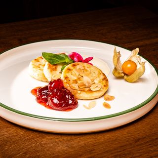 Păpănași cu smântănă și dulceaţa