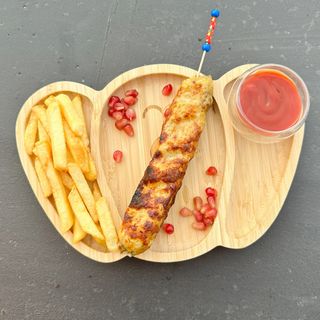 MINI KEBAB "MICKEY" CU CARTOFI PRĂJITI