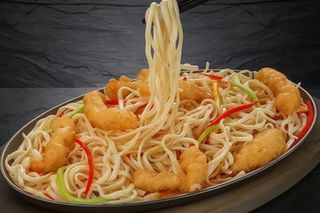 Noodles Udon cu pui de pane