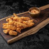 Snacuri de file de pui cu sos Tartar