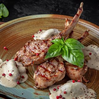 Costiță de vițel cu ciuperci și sos de frișcă