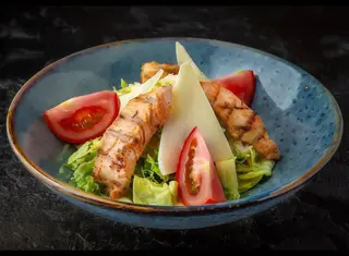 Salată Caesar cu pui