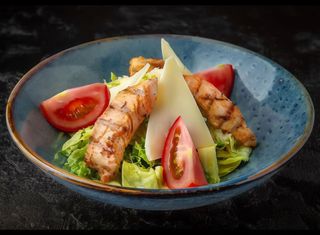 Salată Caesar cu pui