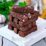 Pâine neagră prăjită cu usturoi