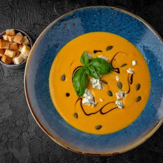 Supă-cremă de dovleac cu Dor Blu si pesmeți