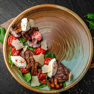 Salata calada cu vitel si ardei copt