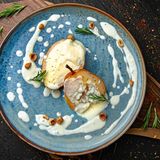 Pere copt cu sos Dorblu