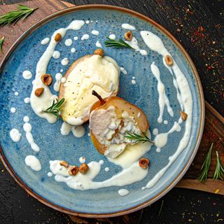 Pere copt cu sos Dorblu