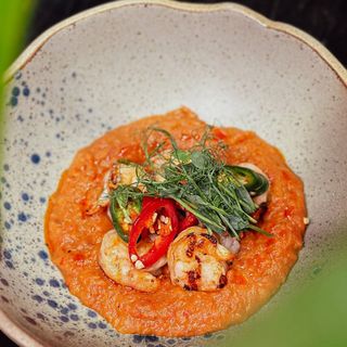 Creveți la gratar cu piure de legume