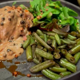 Peper Steak de vită cu pastai verzi