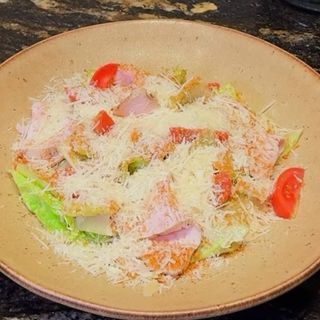 Caesar cu tonnato din curcan