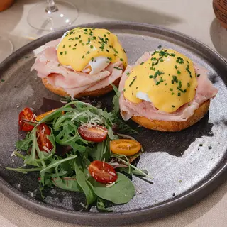 Ouă Benedict cu suncă