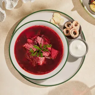 Borș roșu cu carne de vițel
