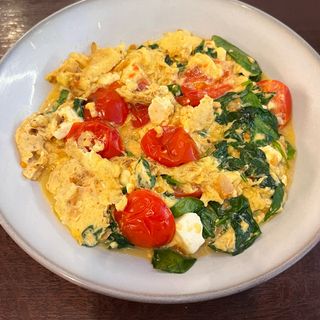 Scrob cu spanac, roșii și feta