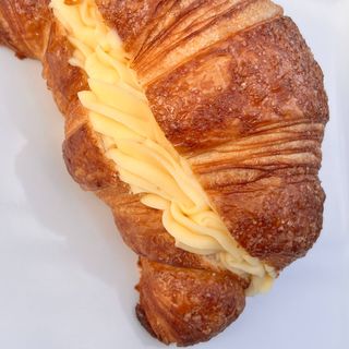 Croissant cu cremă fiartă