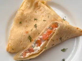 Clătite cu somon și cream cheese