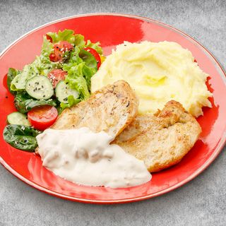 Fileu de pui în sos francez  