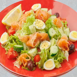 Salată cu somon
