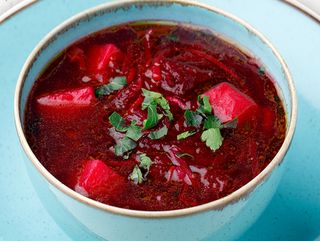 Borș roșu cu fasole