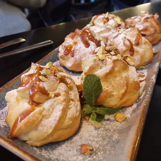 Profiterol cu ciocolata