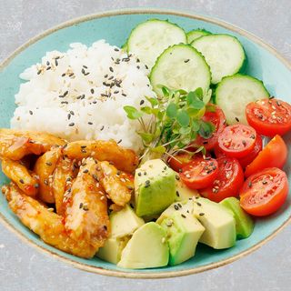 Поке-боул с курицей/ Poke bowl cu pui