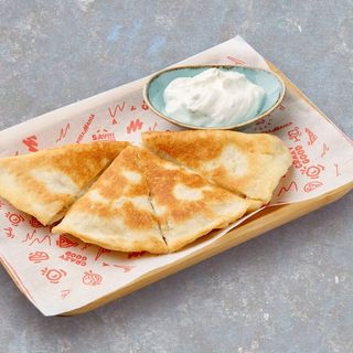 Лепешка с ветчиной и сыром/ Turta cu șuncă și cașcaval