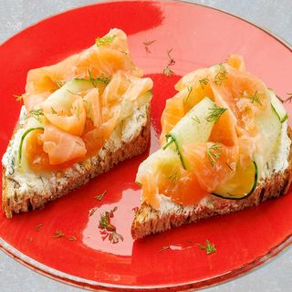 Брускетта с лососем/ Bruschetti cu somon