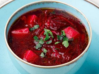 Borș roșu cu fasole