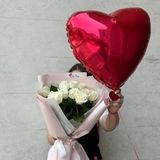 Buchet cu 11 Trandafiri si Balon Inima cu Heliu