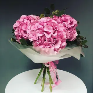 Buchet din Hortensii Roz