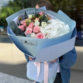 Buchet cu Hortensie si Trandafiri Tross