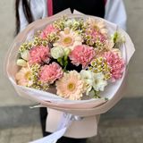 Buchet cu Gerbera roz, Daroafe si Frezii albe