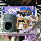 Cutie Cadou cu Lampa de Aromaterapie, Uleiuri Esentiale si Dulciuri Milka