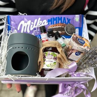 Cutie Cadou cu Lampa de Aromaterapie, Uleiuri Esentiale si Dulciuri Milka