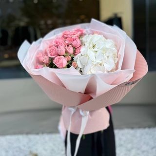 Buchet cu Hortensie si Trandafiri Spray