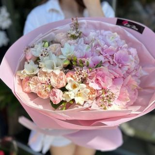 Buchet cu Hortensie, Trandafiri si Frezii