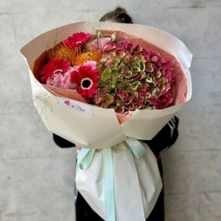 Buchet cu Hortensie, Gerbere, Trandafiri și Protea