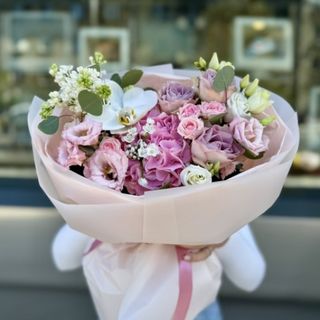 Buchet cu Hortensie, Trandafiri, Lisianthus și Liliac