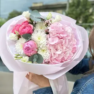Buchet Hortensie Roz Crizanteme și Bujori