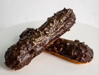 Эклер с шоколадом и орехами/ Ecler cu ciocolată și alune 