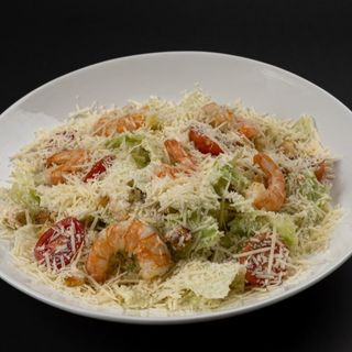 Салат Цезарь с креветками/ Salată Cezar cu creveți