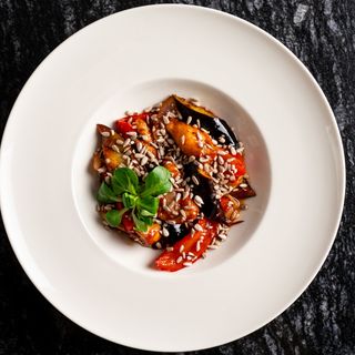 Теплый салат с куриным мясом/ Salată caldă cu pui